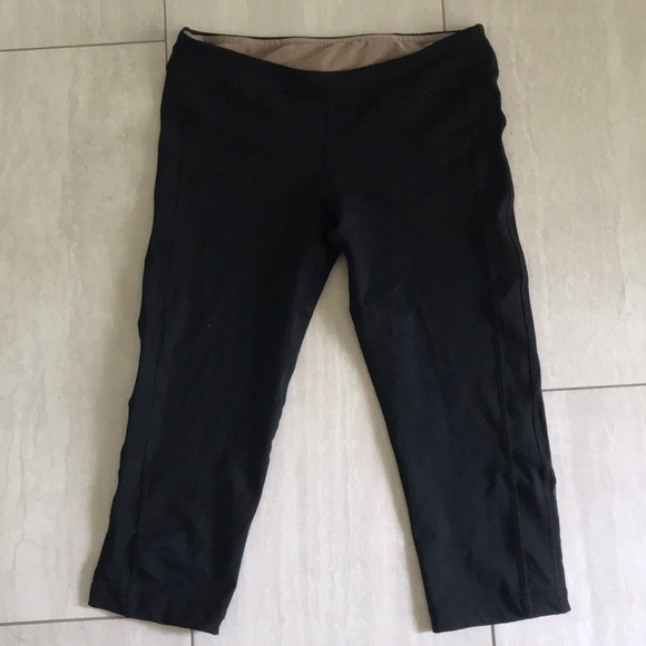 Vimmia Pants - Vimmia Black Flora Mesh Capri Vimmia Pants - Vimmia Black Flora Mesh Capri